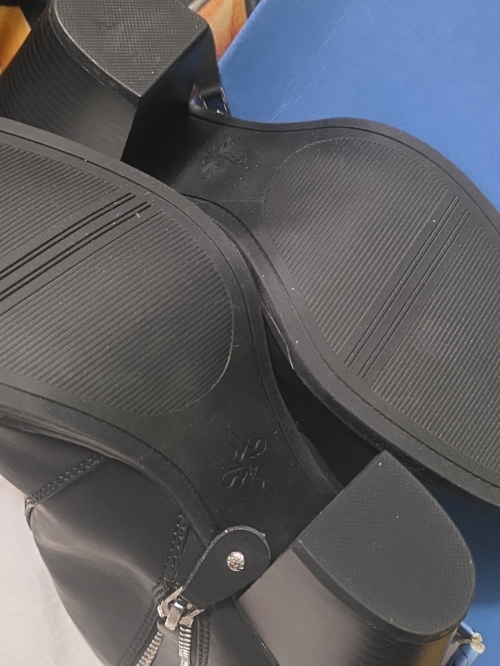 Simply Vera Vera Wang Black Ankle Booties with Silver Zippers - Picture 4 of 6